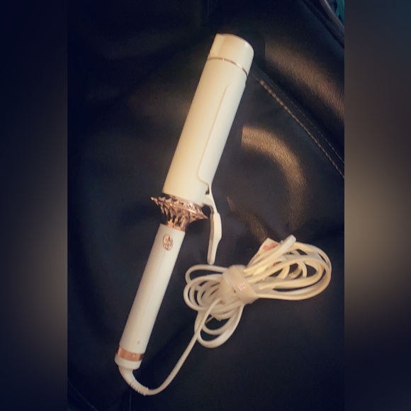 T3
BodyWaver 1.75” Professional Ceramic Styling Iron for Waves and Volume - Picture 3 of 9